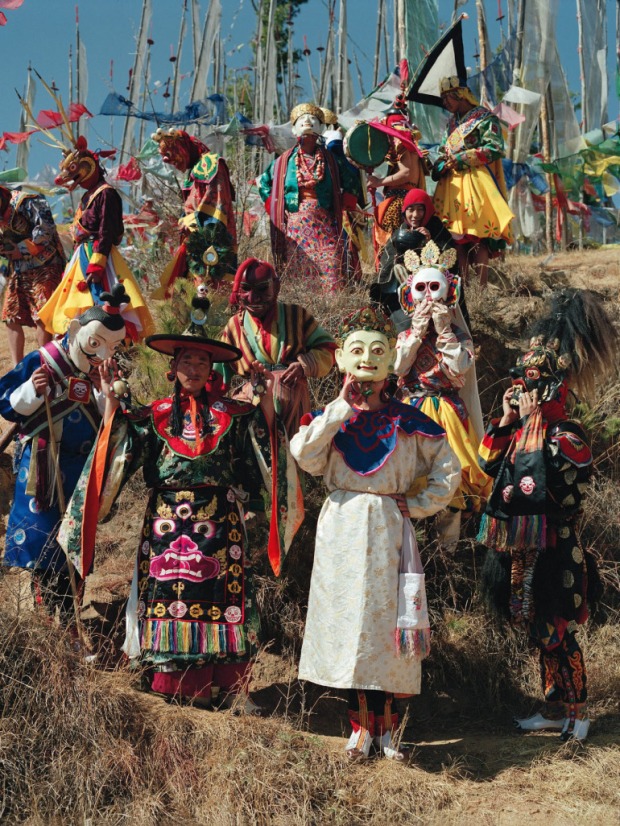 bhutan-costume- karen-elson-tim-walker-in-vogue-uk-2015